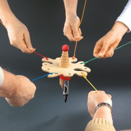 Zsinórhúzó együttműködést fejlesztő játék