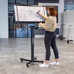 GraphicWally® grafikai tábla Liftboy állvánnyal egyben